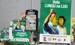 Affiche du candidat et président zambien sortant Edgar Lungu sur une route de Lusaka, le 13 août 2021, lors de l'élection présidentielle dans ce pays d'Afrique australe