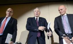 Richard McLaren, Richard W Pound, et Guenter Younger le 9 novembre 2015 à Genève