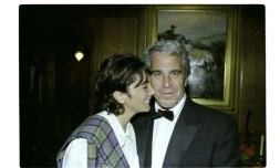Photo non datée obtenue le 8 décembre 2021 auprès de la justice de New York, montrant Ghislaine Maxwell et Jeffrey Epstein