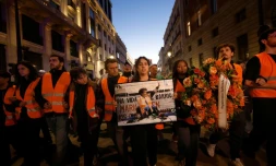 Des manifestants se rassemblent pour rendre hommage Ă Maricarmen Abascal, la retraitĂ©e de 87 ans dont lâexpulsion a dĂ©clenchĂ© des protestations nationales contre la crise chronique du logement en Espagne et un dĂ©bat politique qui a dĂ©bouchĂ© sur des Ă©lections anticipĂ©es, Ă Madrid, le 8 octobre 2026.