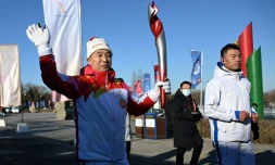 Le relais de la flamme olympique a débuté à Pékin le 2 février 2022, ici l'astronaute chinois Jing Haipeng