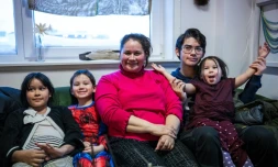 Lykke Lynge et ses enfants dans un café de Nuuk, la capitale du Groenland, le 19 janvier 2026 