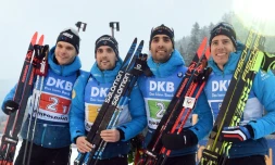 Les relayeurs français Emilien Jacquelin, Simon Desthieux, Martin Fourcade et Quentin Maillet-Fillon savoure son triomphe à Ruhpolding, le 18 janvier 2020