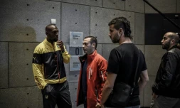 Le père de Sofiane Tadbirt et frère de Kevin Moussabi, lynchés à mort en 2012,  à leur arrivée le 2 novembre 2015 au tribunal de Grenoble