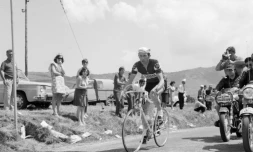 Le Français Roger Pingeon roule vers la victoire, le 14 juillet 1968, lors de la 15ème étape du Tour de France disputée entre Font Romeu et Albi. Pingeon terminera 5ème du Tour, remporté par le Néerlandais Jan Janssen