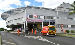 Entrée de l'hôpital de Papeete, le 20 août 2021