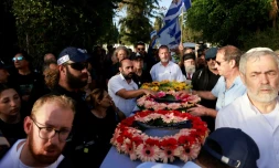 Funérailles de Chanan Yablonka, dont le corps a été ramené de Gaza après 230 jours aux mains du Hamas, le 26 mai 2024 à Tel-Aviv