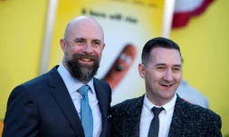 Les réalisateurs américains Conrad Vernon (G) et Greg Tiernan à la première de leur film "Sausage party" à Westwood en Californie, le 9 août 2016