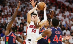 Tyler Herro du Miami Heat contre les Philadelphia 76ers en demi-finale de Conférence Est le 2 mai 2022 à la FTX Arena à Miami