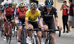 Le champion de Colombie, Sergio Henao, porteur du maillot jaune, au cours de la dernière étape du Paris-Nice cycliste qu'il a remporté le 12 mars 2017