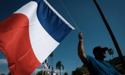 Le drapeau tricolore flotte sur le Club France, Ă Rio de Janeiro, le 27 juillet 2016