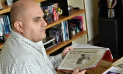 Laurent Toussaint, féru de statistiques devenu au fil des ans un expert reconnu ès centenaires, le 22 décembre 2016 dans son appartement de Mérignac, près de Bordeaux.