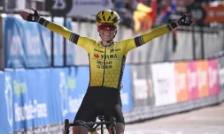 La Française Pauline Ferrand-Prévot, victorieuse de Paris-Roubaix, le 12 avril 2025 