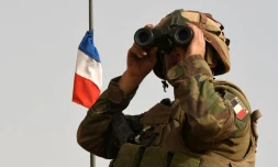 Un soldat français de la force Barkhane, le 5 juin 2015 prÚs de Tombouctou (Mali)