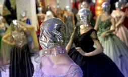 Des mannequins voilés en habits féminins photographiés dans un magasin de Kaboul, en Afghanistan, le 25 juillet 2024