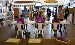 Un bureau de vote lors d'un référendum sur les droits des AborigÚnes, le 14 octobre 2023 à Sydney, en Australie