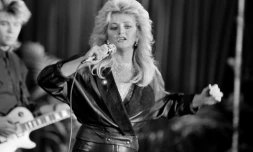 La chanteuse britannique Bonnie Tyler en concert à Paris, le 17 décembre 1984