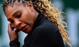 Serena Williams lors de son premier tour à Roland-Garros le 28 septembre 2020 à Paris