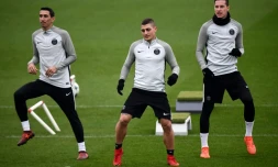 Julian Draxler (d) avec ses coéquipiers Marco Verratti et Angel Di Maria à l'entraînement du PSG au Camp des Loges, le 21 novembre 2017