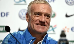 Le sélectionneur de l'équipe de France Didier Deschamps en conférence de presse au centre d'entraînement de Clairefonaine, le 9 novembre 2015