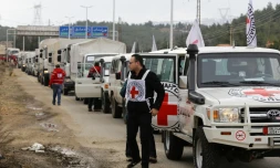 Un convoi d'aide humanitaire de la Croix Rouge aux portes de Madaya en Syrie, le 11 janvier 2015