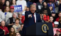 Le président américain Donald Trump fait un discours le 10 mars 2018 à Moon Township, Pennsylvanie
