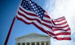 Le ministĂšre de la Justice amĂ©ricain a annoncĂ© mercredi l'arrestation d'un homme soupçonnĂ© d'avoir volĂ© des donnĂ©es classĂ©es "top secret" Ă une Ă©poque oĂč il travaillait pour une agence fĂ©dĂ©rale