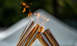 Passage de relais de la flamme olympique à Tokyo le 20 juillet 2021
