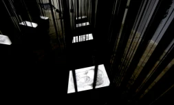 Photo d'archives prise le 30 août 2017 montrant des portraits dessinés par l'artiste syrienne Azza Abou Rebieh de ses proches détenus en Syrie, présentés lors d'une exposition organisée par Amnesty International dans la capitale libanaise Beyrouth