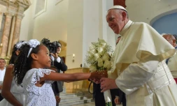 Le pape visite l'église jésuite Saint-Pierre-Claver à Carthagène le 10 septembre 2017, sur une photo fournie par l'Osservatore Romano