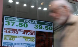 Les taux de changes affichés dans un bureau de change à Buenos Aires, le 3 septembre 2018