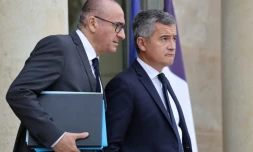 Le ministre de la Justice Gérald Darmanin (d) et le ministre de l'Intérieur Laurent Nuñez à la sortie du Conseil des ministres à l'Elysée, le 10 juin 2026 à Paris