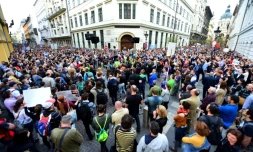 Manifestation devant l'Université d'Europe centrale à Budapest fondée par George Soros contre la fermeture de l'établissement, le 4 avril 2017