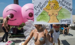 Des manifestants défilent à Venice Beach, près de Los Angeles, en août 2019, pour demander l'égalité des droits pour les femmes aux Etats-Unis