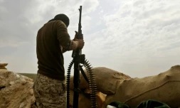 Un combattant des Forces démocratiques syriennes (FDS) sur le front contre le groupe Etat islamique (EI) à Baghouz en Syrie, le 14 février 2019