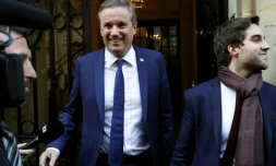 Nicolas Dupont-Aignan le 28 avril 2017 quitte le QG de Marine Le Pen à Paris
