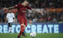 Le milieu belge Radja Nainggolan avec la Roma contre Liverpool au stade olympique de Rome, le 2 mai 2018