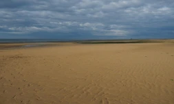 La plage de Juno Beach, le 4 juin 2019 Ă Courseulles-sur-Mer, dans le Calvados
