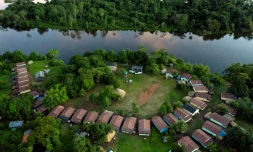 Vue aérienne du camp de la tribu indigÚne Laranjal sur les terres des Arara, dans l'Etat brésilien du Para, en Amazonie, le 14 mars 2019
