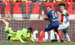 Le gardien de Caen, Brice Samba, lors du match de Ligue 1 face à Monaco, à "Louis II", le 31 mars 2019