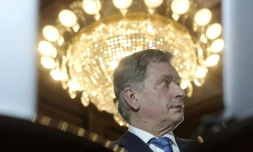 Le président finlandais Sauli Niinisto répond à la presse à Helsinki après avoir été réélu au premier tour le 28 janvier 2018.