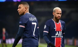 Les attaquants du Paris-SG, le Français Kylian Mbappé (g) et le Brésilien Neymar, lors du match de groupes de la Ligue des champions face à l'Istanbul Basaksehir, au Parc des Princes, le 9 décembre 2020
