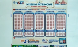 Un bulletin du Loto du Patrimoine, le 30 mai 2018 au siège de la Française des Jeux (FDJ) à Boulogne-Billancourt