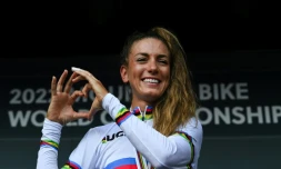 Pauline Ferrand-Prévot sacrée dans l'épreuve de cross-country des Mondiaux de VTT, disputés aux Gets, le 28 août 2022 