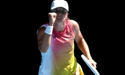 La Polonaise Iga Swiatek joue contre l'Américaine Emma Navarro en quarts de finale de l'Open d'Australie à Melbourne, le 22 janvier 2025