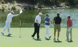 Donald Trump (g) et Shinzo Abe, le 11 février 2017, en Floride