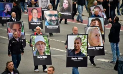 Portraits de victimes de crimes commis par des étrangers, brandis lors d'une manifestation organisée par le parti anti-immigration AfD en réaction au meurtre présumé d'un Allemand par deux demandeurs d'asile, à Chemnitz le 1er septembre 2018