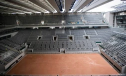 A trois jours du tournoi de Roland-Garros, sa jauge de spectateurs a été resserrée une fois de plus, de 5.000 à 1.000 spectateurs par jour