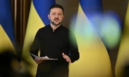 Le président ukrainien Volodymyr Zelensky tient une conférence de presse à Kiev, le 13 mai 2025 