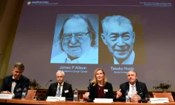 Les membres du Comité Nobel annoncent le 1er octobre 2018 à Stockholm les noms des lauréats du Nobel de médecine, l'Américain James P. Allison et le Japonais Tasuku Honjo.